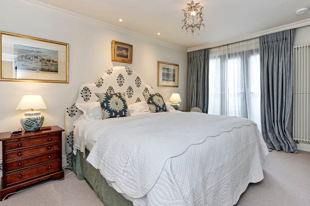 Gorgeous 4-bed House Near Museums & Hyde Park gallery image 3