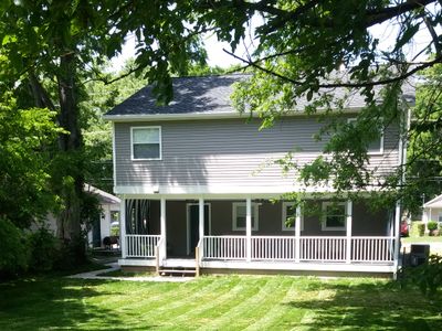 Single Family Home 2 Miles to Downtown -12 Beds