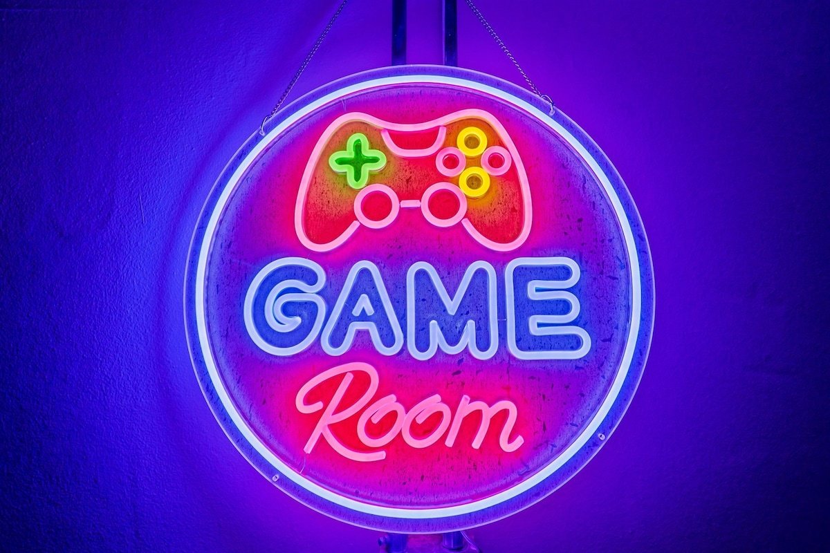 Waterfront | Boat Rental | Heated Pool | Sleeps 10 gallery image 3