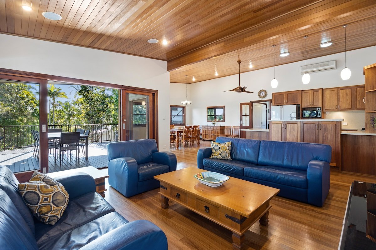 The Noosa Pandanus House | 6 Bed gallery image 3