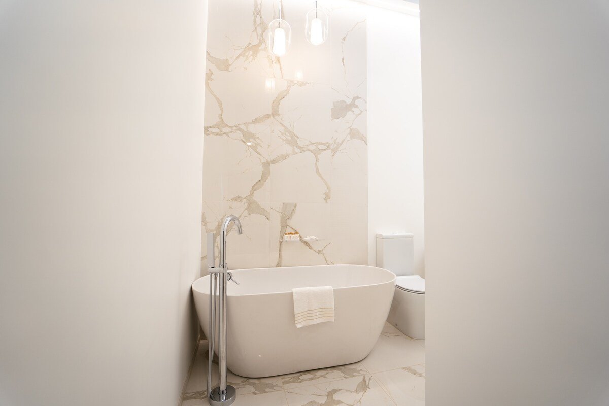 Elegance Calatrava – Apartment in Venetian Palazzo gallery image 4