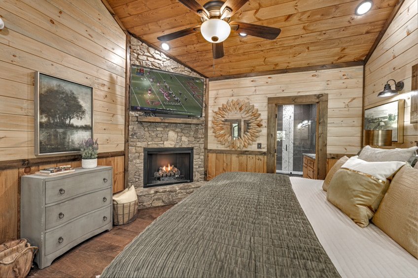 Friends in High Places- Pets OK, 4 King Suites gallery image 4