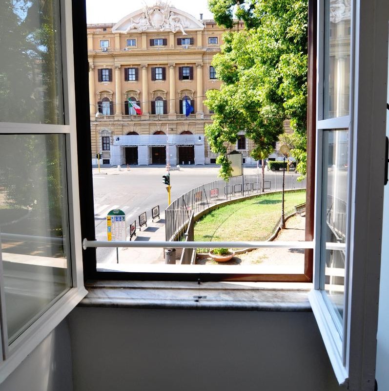 Flatinrome Termini 2 In the historical centre! gallery image 3