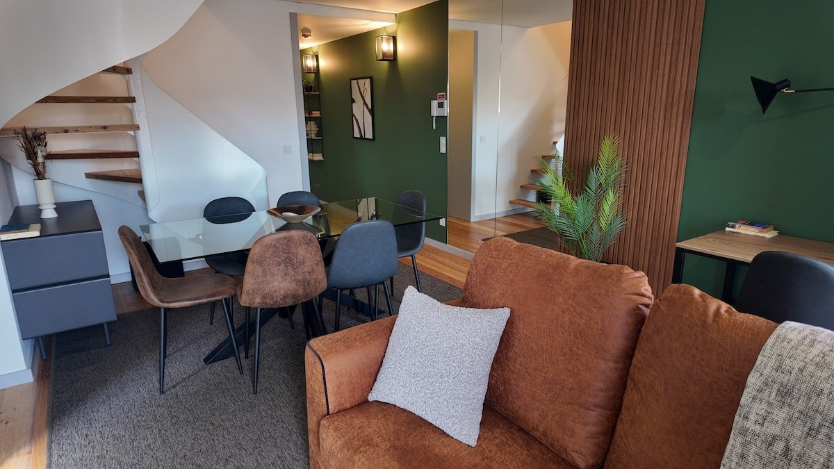 Exquisite duplex balconies and incredible views gallery image 3