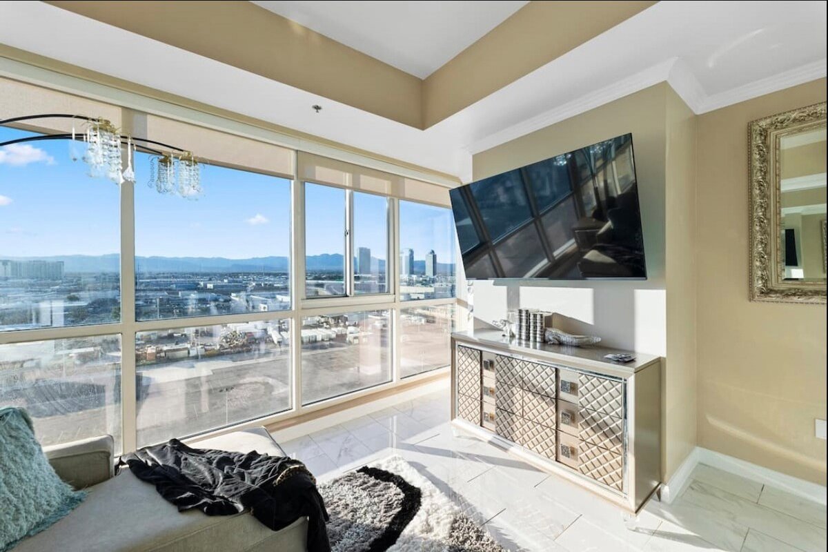 Luxury 2 BDRM Contemporary Condo 0.6 mi from Aria gallery image 3