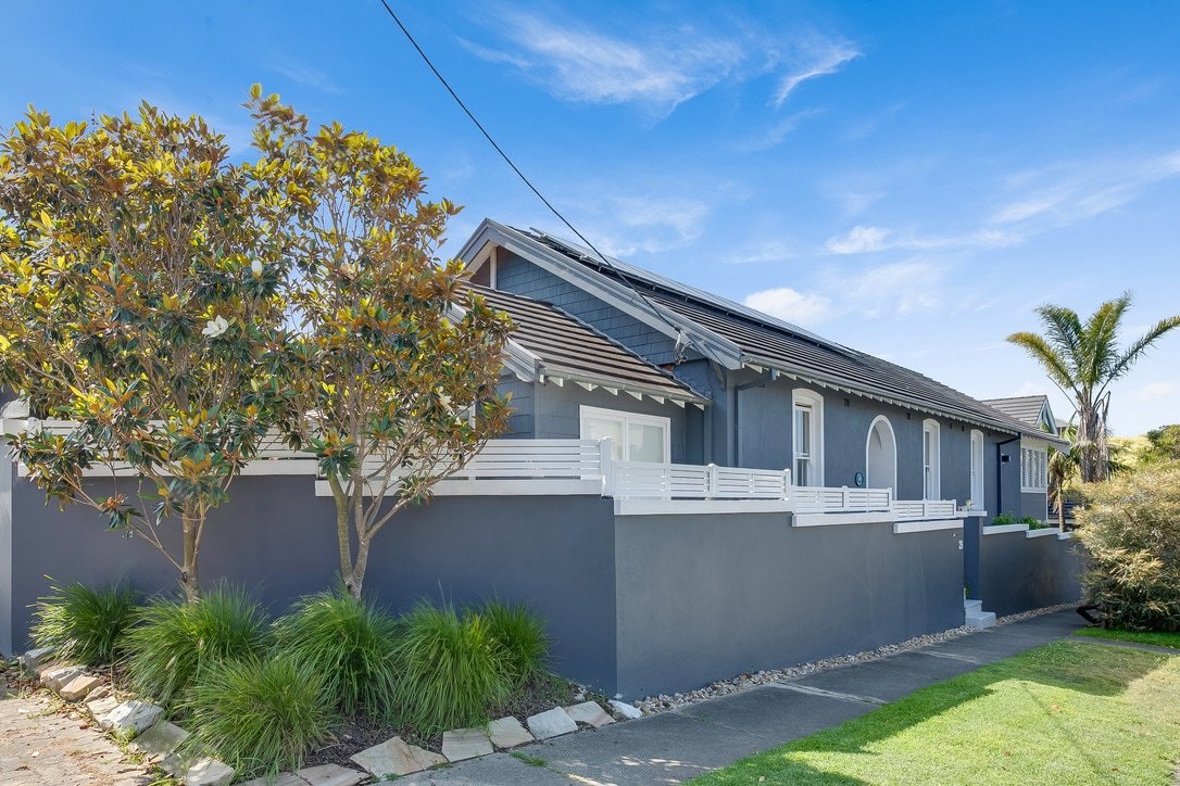 Manly Coastal Retreat 6-8 guests gallery image 4