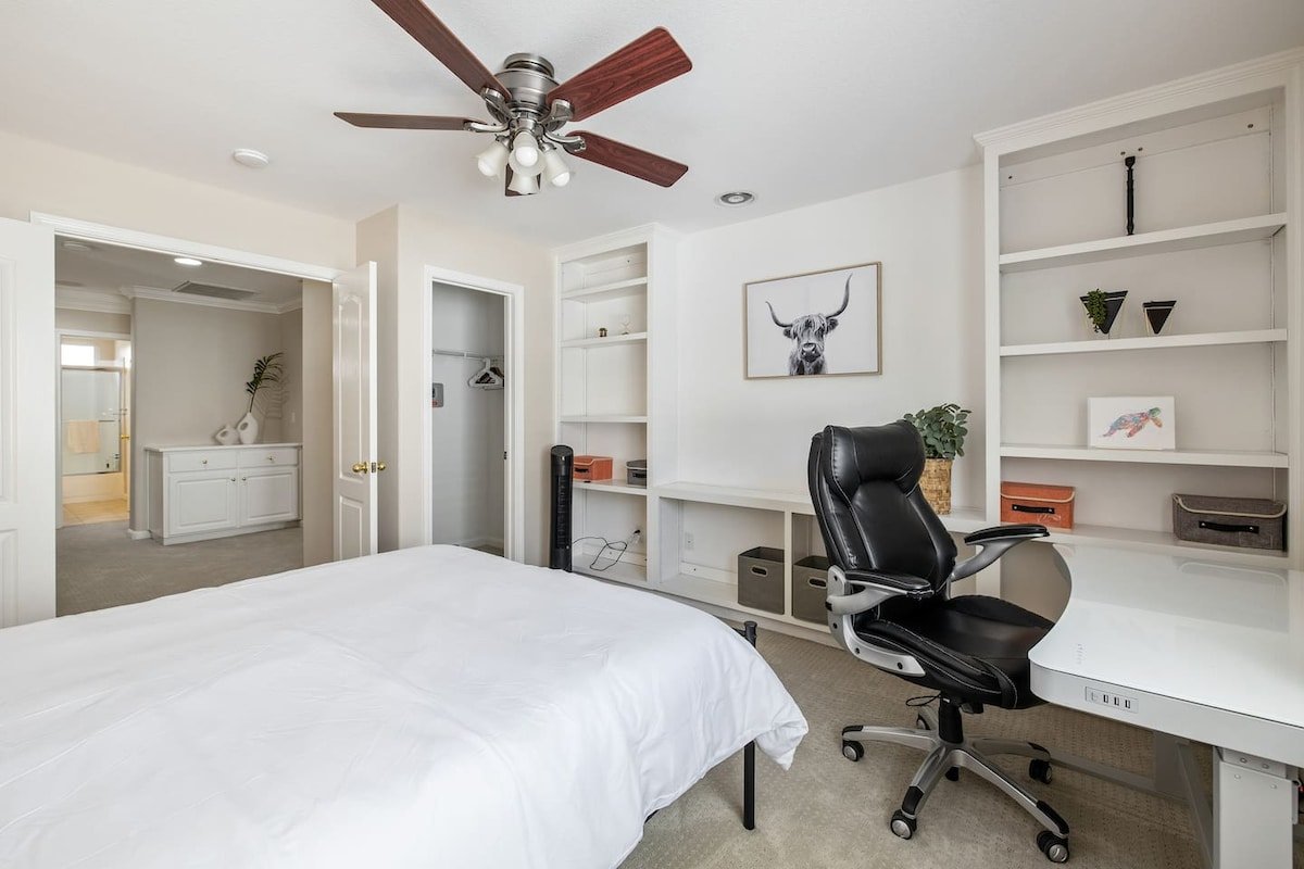 5BR Home Modern & Spacious for Business & Family gallery image 4