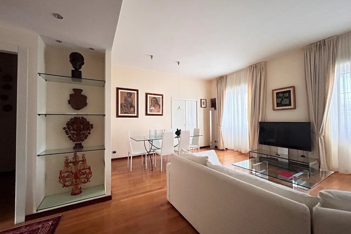 Elegante Appartamento CityLife Fiera gallery image 3