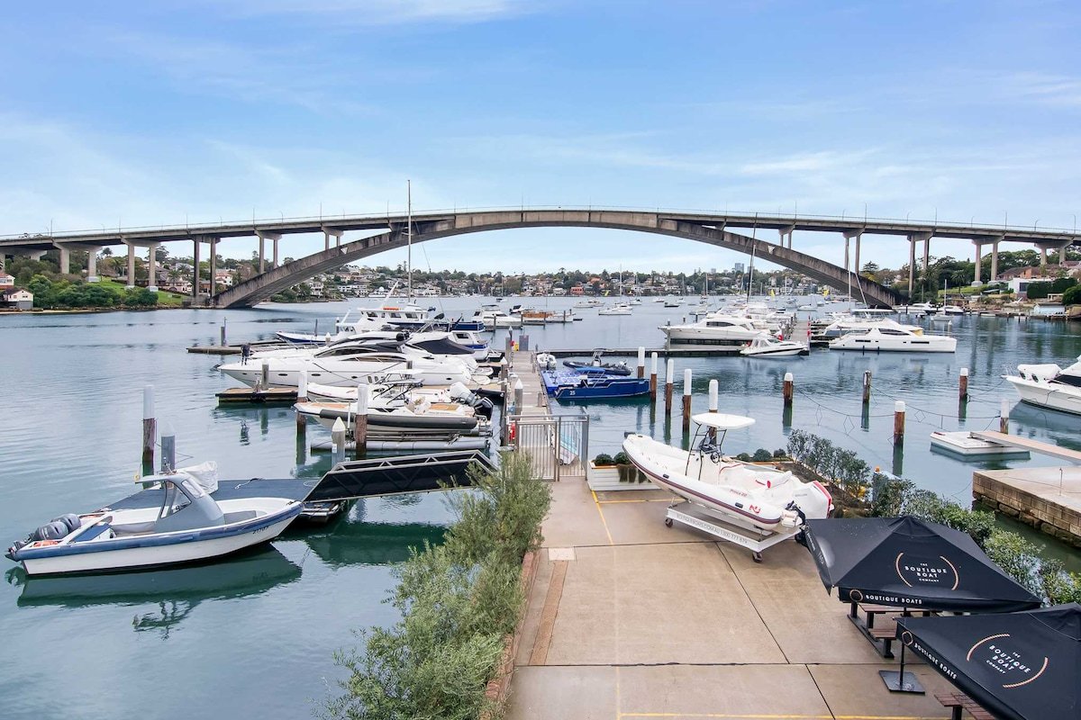 Neighbouring Sydney Harbour Retreats for 12 guests gallery image 2