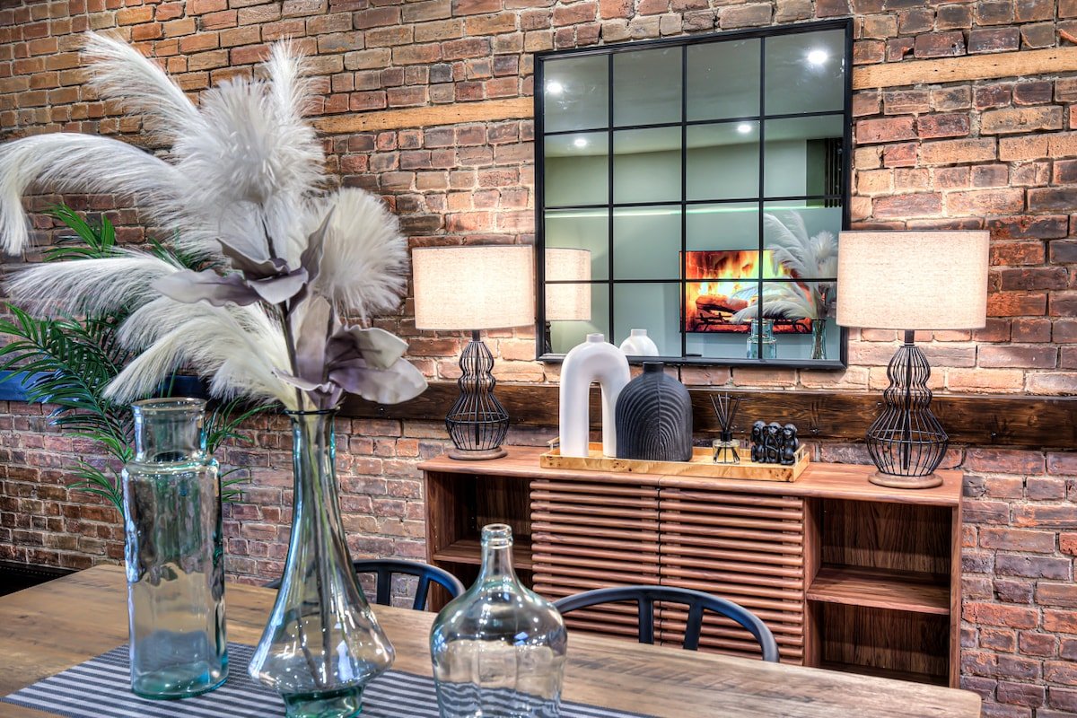 Downtown St Denis 2BR – Oasis Decor High Value VIP gallery image 4