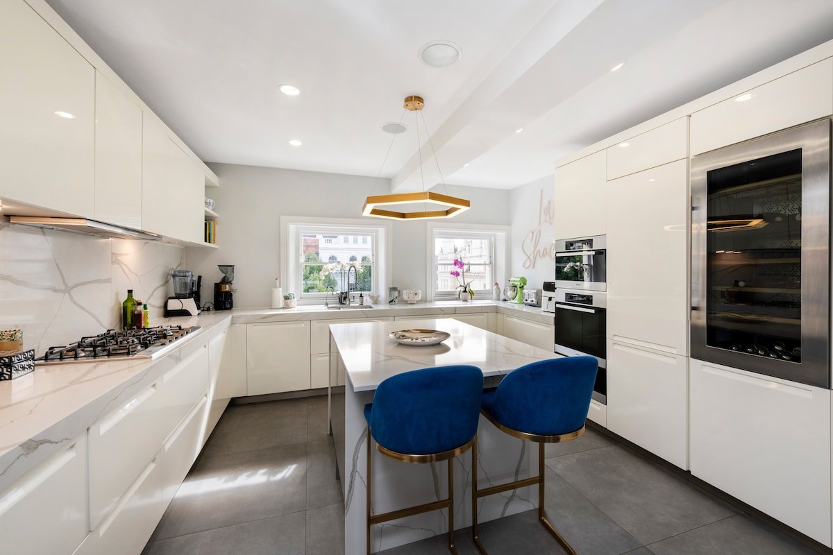 5-Bed Penthouse | Huge Roof Terrace & AC gallery image 3