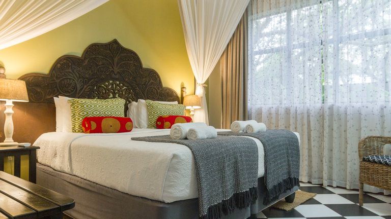528 | Victoria Falls King or Twin Bedroom