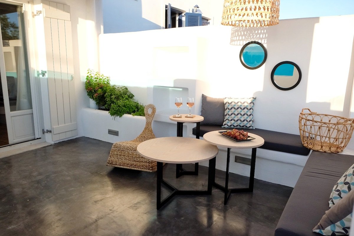 Apartment Aphrodite 1 with private pool in Naoussa gallery image 3