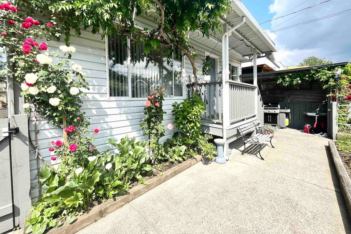 Spacious Kitsilano Home with Sunny Patio + Garden gallery image 4