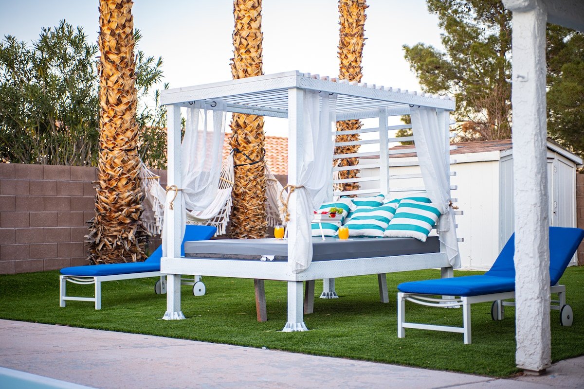 Greek villa 15m strip and airport gallery image 3