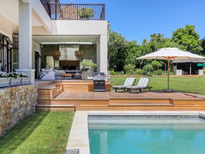 Beautiful 5-Bedroom Property in Upper Constantia