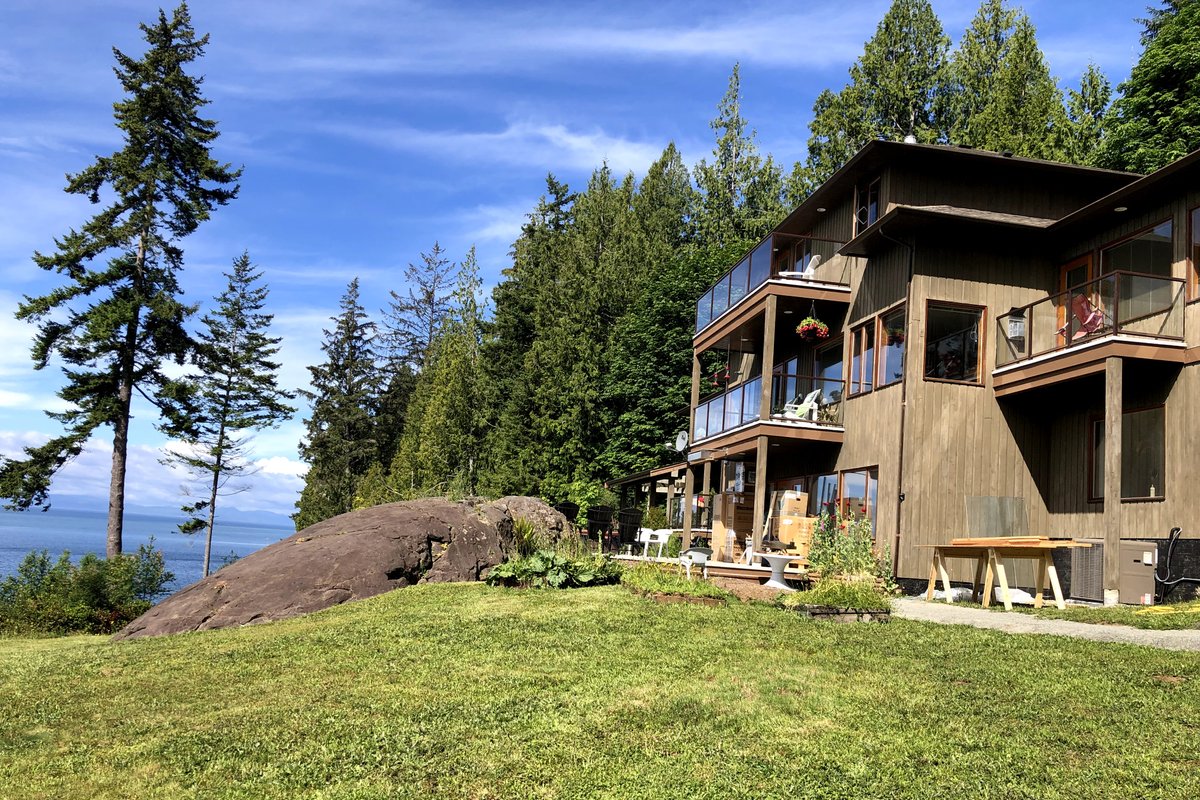 Oceanfront, 3 bed/3 bath/private hottub/relaxing