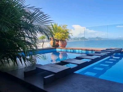 Penthouse with private pool and sea view