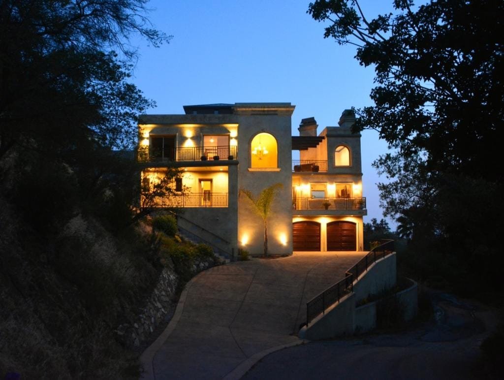 Gorgeous 4 bedroom ocean view villa with hot tub gallery image 3