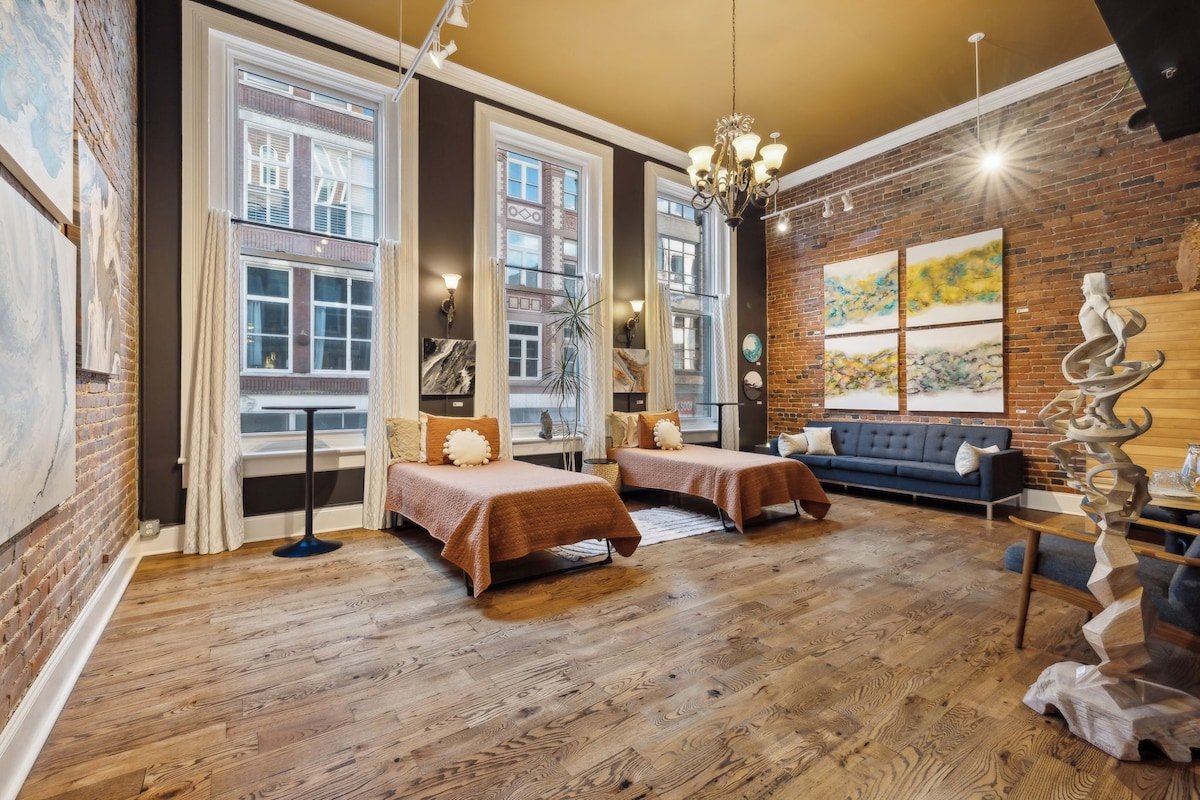 Downtown Art Gallery – Wow! gallery image 2