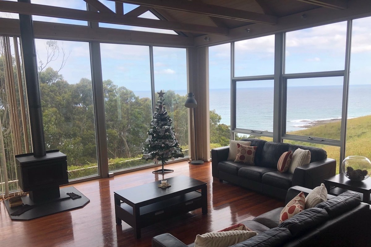 Ocean-side retreat with bush & farm views gallery image 4