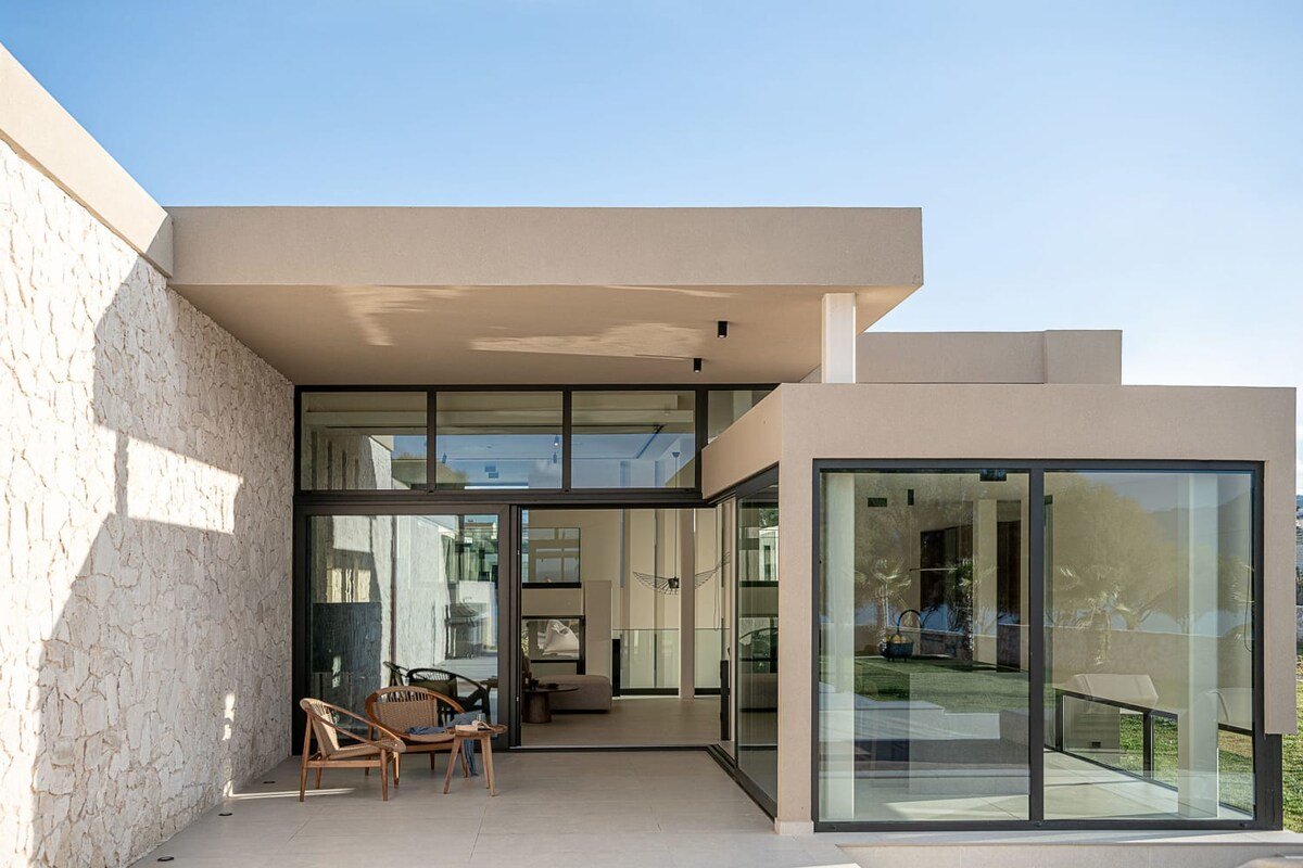 Pnoe Seafront Experience | Villa Alas gallery image 4