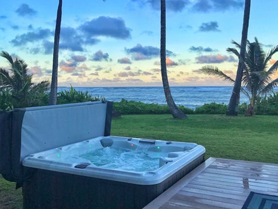 Beach Front Lux Home Sleeps 18, AC, Hot Tub