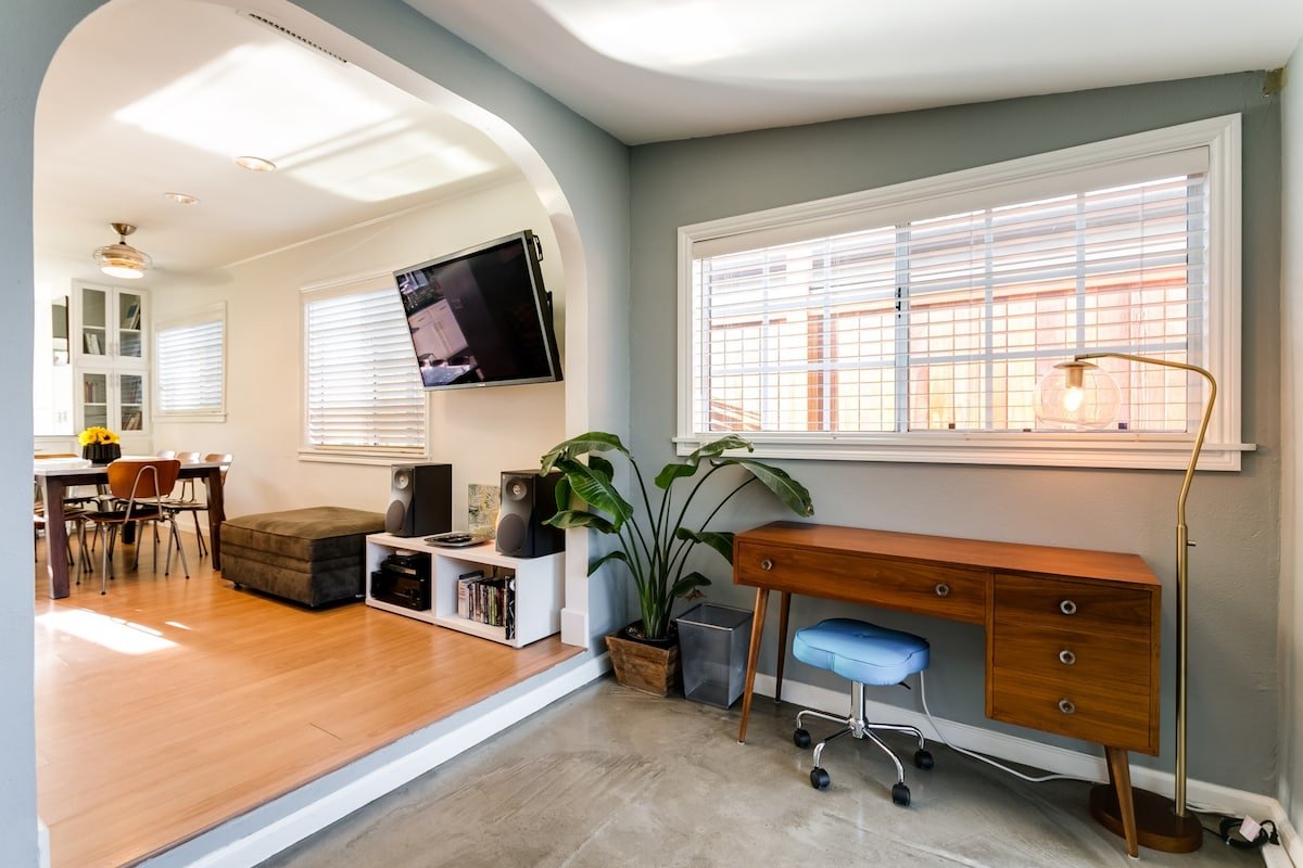 Mid-Century Bungalow w/ Private Yard- Venice Beach gallery image 4