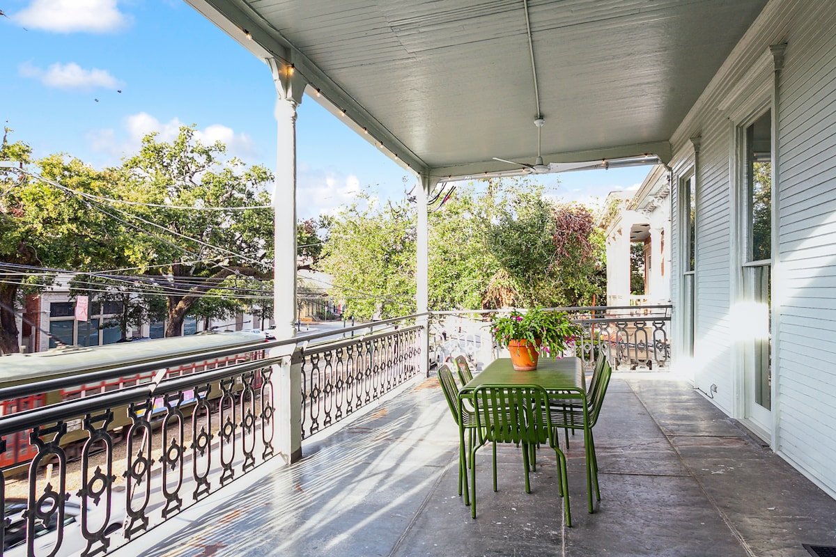 St Charles Ave Stunner on streetcar, this is it! gallery image 5