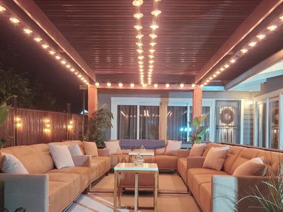 Beautiful urban oasis with hot tub and sauna