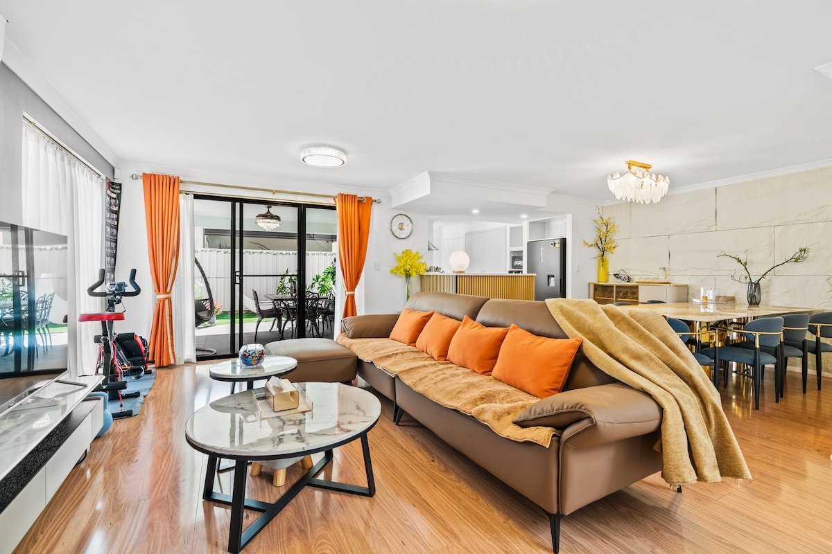 Equitice Autumn Moonlight Villa gallery image 2