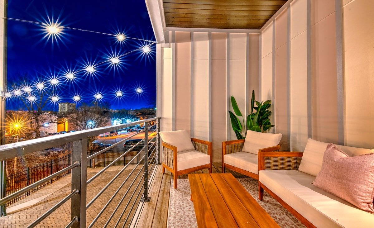 Two New Luxury Homes Private Decks 22 Beds gallery image 3