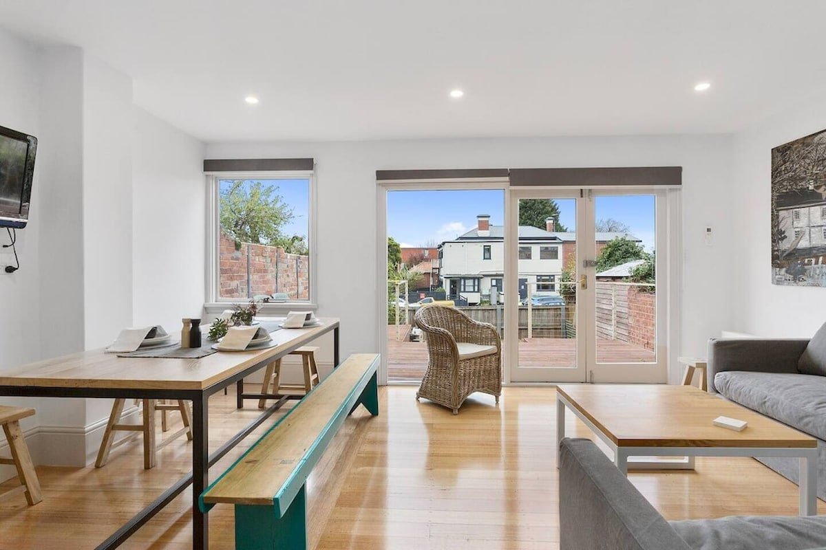 Victoria’s Terrace in Beautiful Battery Point gallery image 2