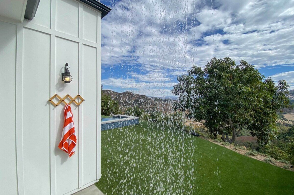 Luxury home w/ breathtaking views on Avocado Grove gallery image 4
