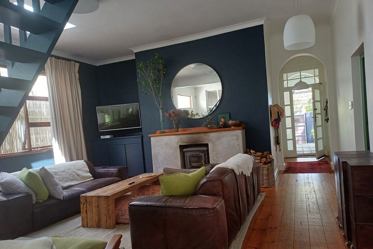 Sea Point Family Home gallery image 5