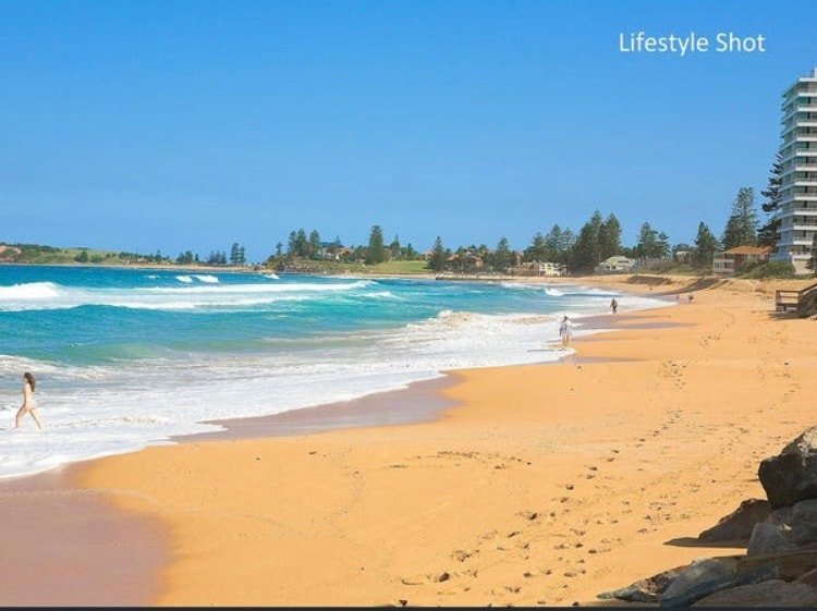 Stunning 4 Bed Home + S/C Apt. by the Lake & Surf gallery image 5