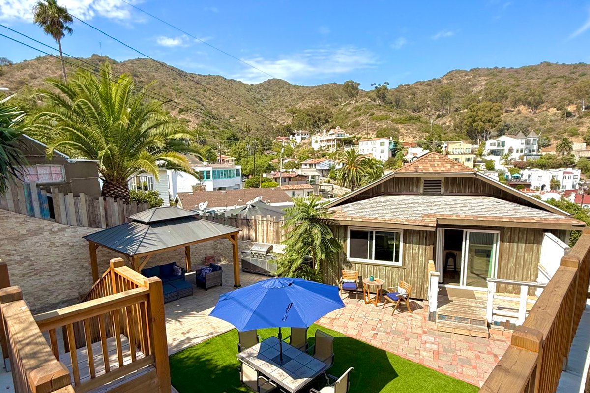 Hilltop Penthouse 2BD/2BA+Golf Cart+AC!