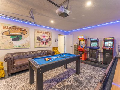 Party Pad! Sleeps 18, Heated Pool, Heart of ATX!