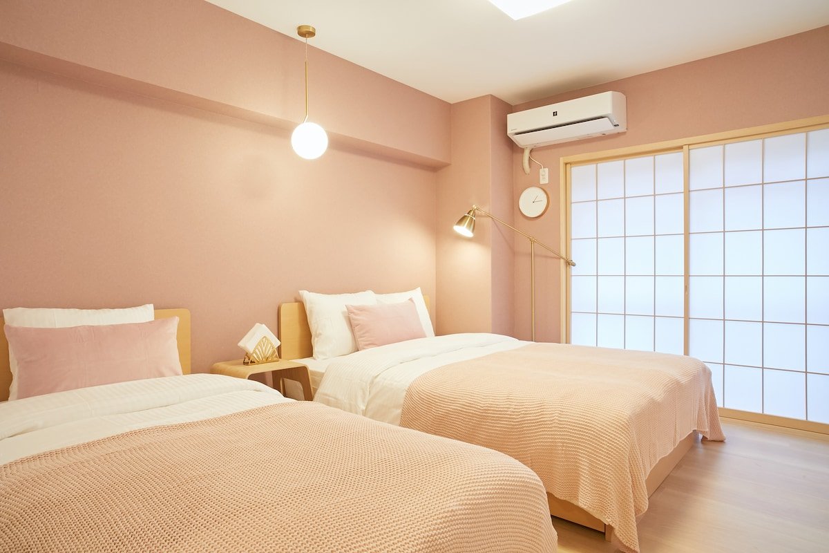 Designer’s Apartment in Shinjuku Tokyo gallery image 3