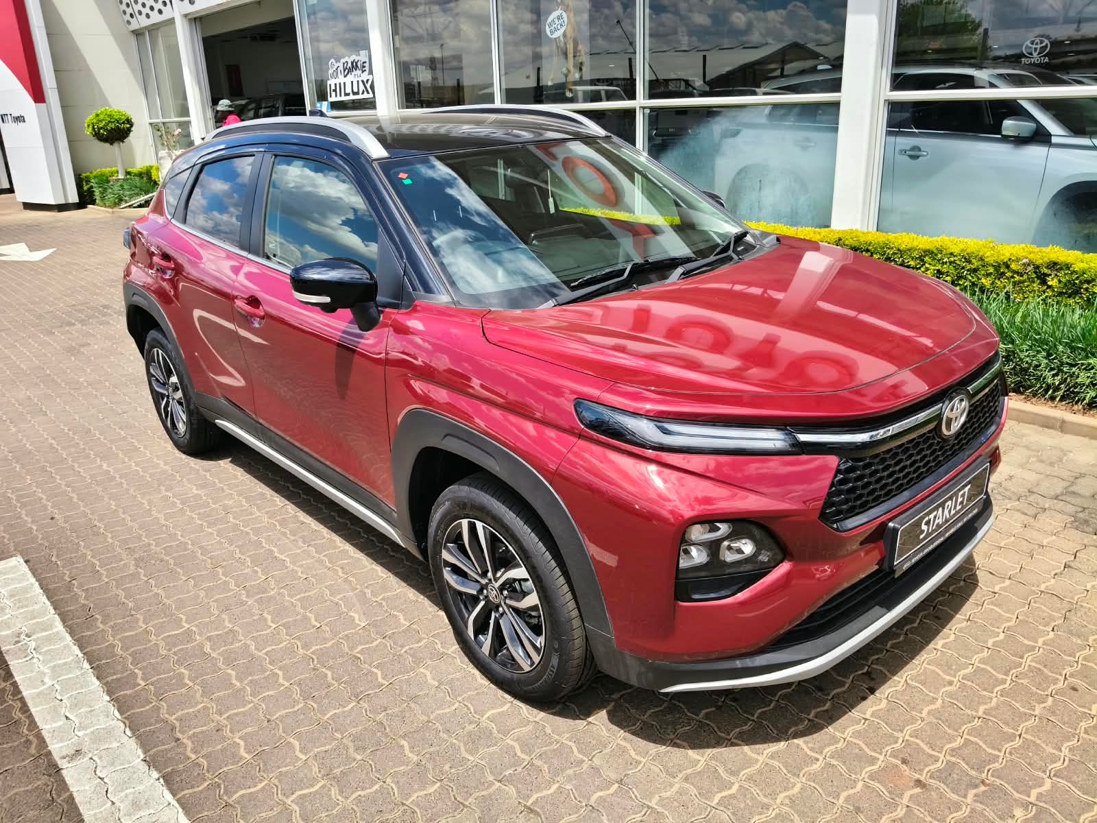 TOYOTA STARLET CROSS 1.5XR A T for Sale in South Africa