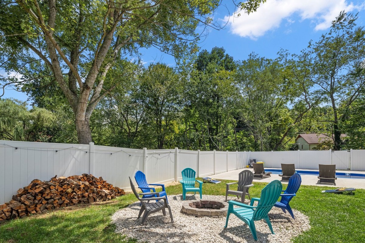 Hot tub, Pool, King bed, Asheville gallery image 3