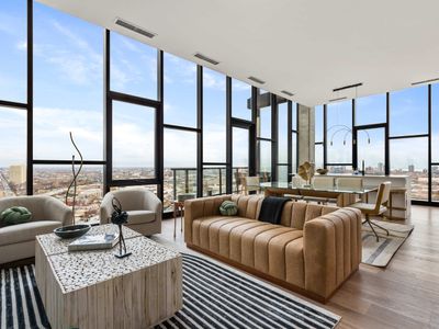 Top of River West: Luxe Penthouse for Groups