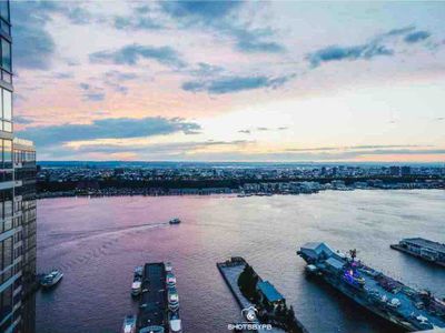 Luxury 2 Bedroom High-Rise Apartment Times Square