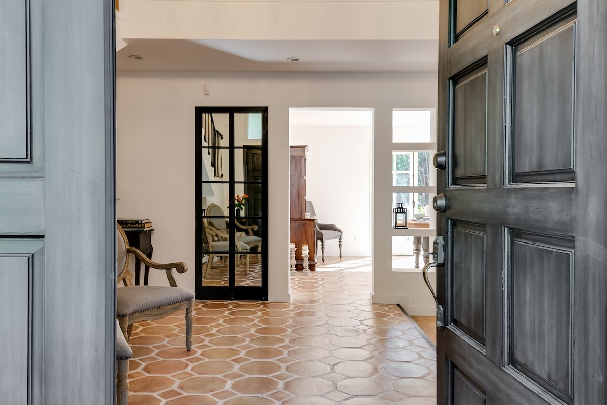 Mediterranean home in BeverlyHills with a view gallery image 3