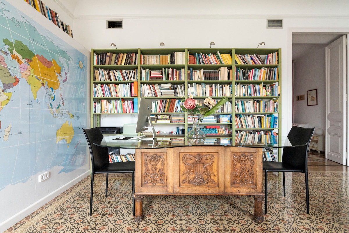 Luxury modernist apartment in the core of the city gallery image 3