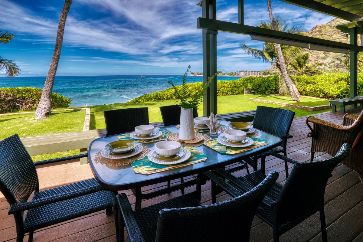 PARADISE FOUND! BEACHFRONT TROPICAL OCEAN OASIS