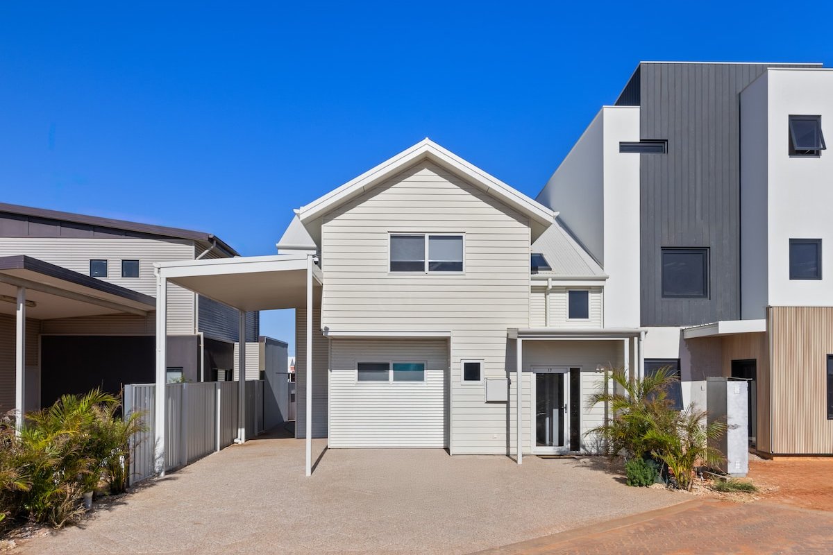 Exmouth Retreat -3×3 on the canal gallery image 3