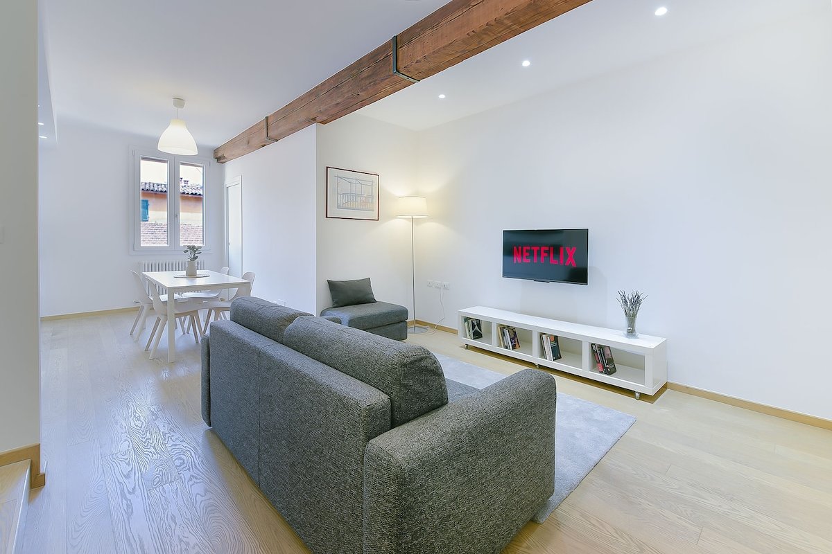 San Vitale 5 Stelle – Central Luxury Apartment gallery image 4