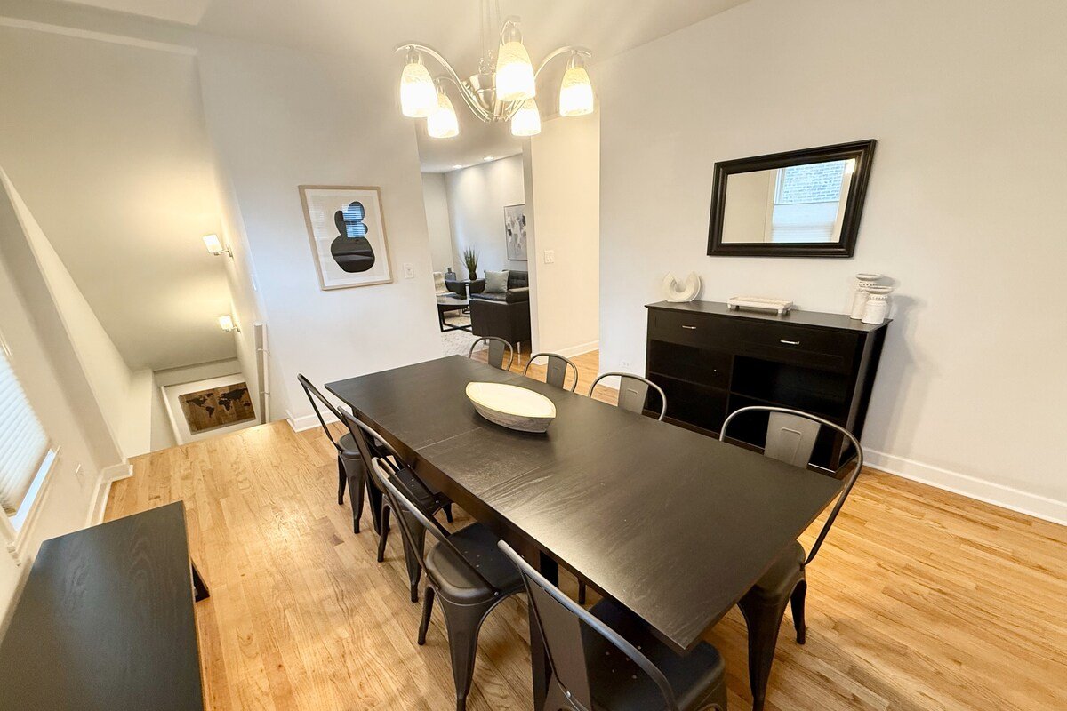 Lincoln Park – Amazing Game Room – Best Location gallery image 4