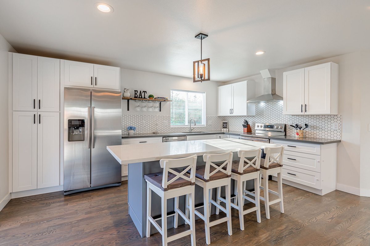 Luxurious 5 Bedroom Home with A/C & EV Charger